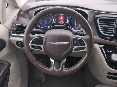 Used 2018 Chrysler Pacifica Touring-L Plus w/ Tire & Wheel Group image 23