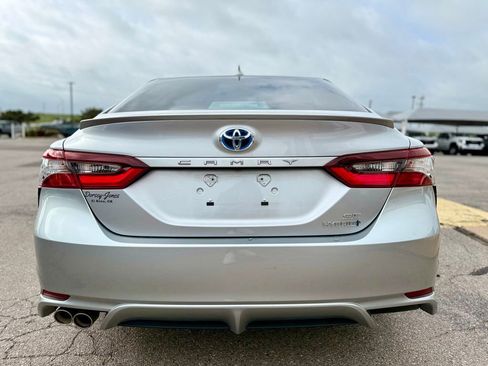 Used 2022 Toyota Camry SE FWD image 5