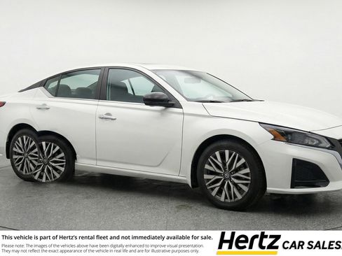 Used 2025 Nissan Altima 2.5 SV FWD image 1