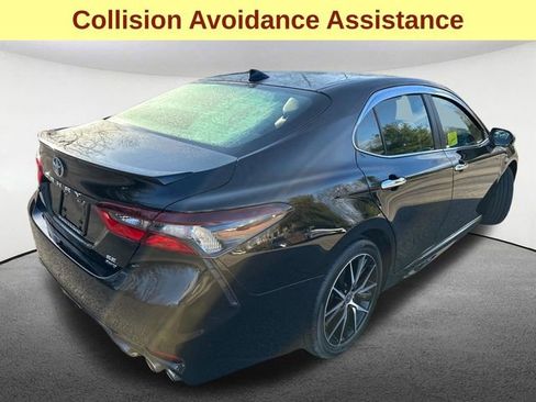 Used 2023 Toyota Camry SE w/ Cold Weather Package image 10
