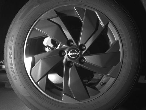 Used 2025 Nissan Rogue SV image 15