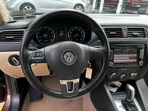 Used 2012 Volkswagen Jetta SE FWD image 15