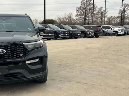 Used 2020 Ford Explorer ST w/ ST Street Pack image 3