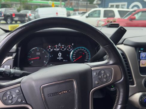 Used 2017 GMC Yukon Denali w/ Open Road Package AWD/4WD image 11