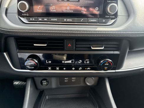 Used 2024 Nissan Rogue SV AWD/4WD image 18