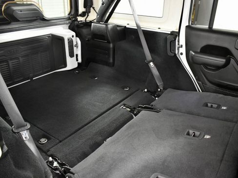 Used 2022 Jeep Wrangler Unlimited Willys image 24