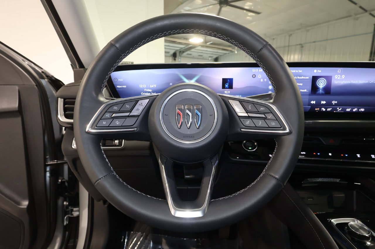 Certified 2025 Buick Envision Preferred AWD/4WD image 10