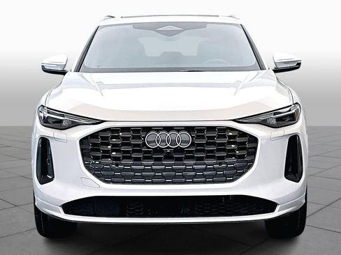 Certified 2025 Audi Q5 Premium Plus w/ Premium Plus image 3