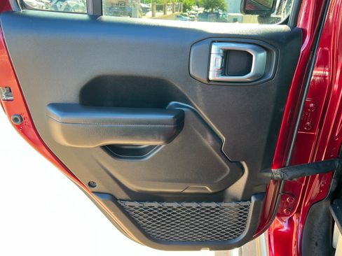 Used 2021 Jeep Wrangler Unlimited Rubicon image 18