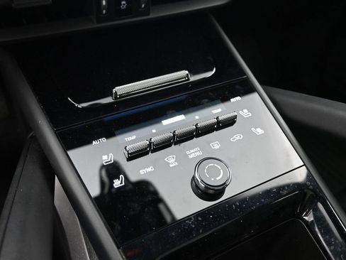 Certified 2025 Porsche Cayenne E-Hybrid Coupe w/ Premium Package Plus image 23