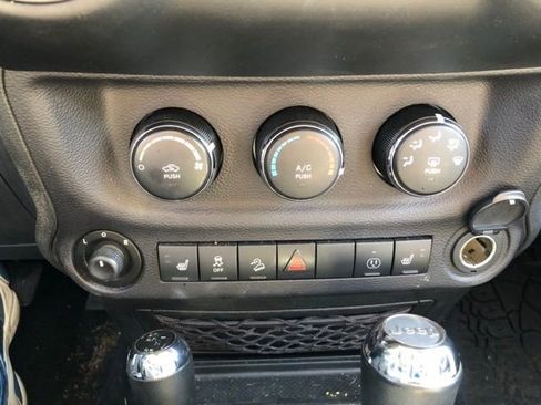 Used 2016 Jeep Wrangler Unlimited Rubicon AWD/4WD image 19