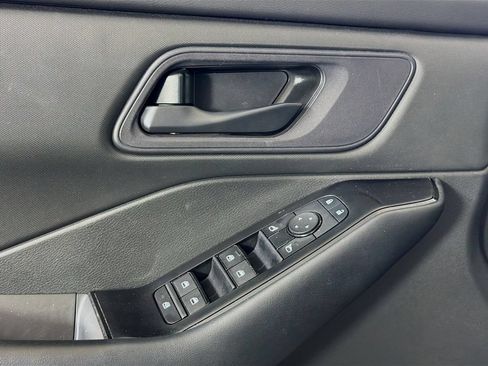 Used 2024 Nissan Rogue S AWD/4WD image 19