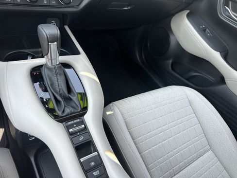 Used 2024 Honda HR-V LX image 20