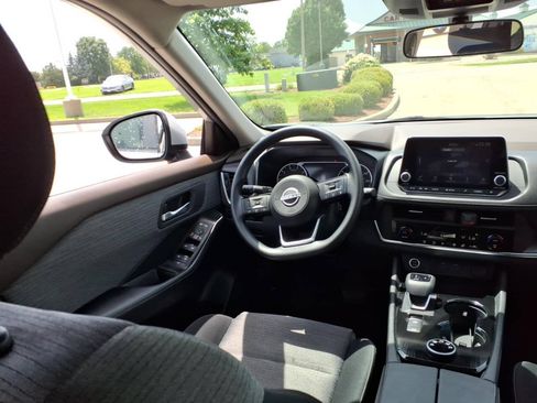 Used 2023 Nissan Rogue SV AWD/4WD image 10