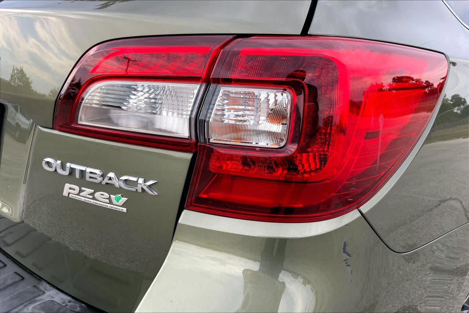 Used 2017 Subaru Outback 2.5i Limited AWD/4WD image 30