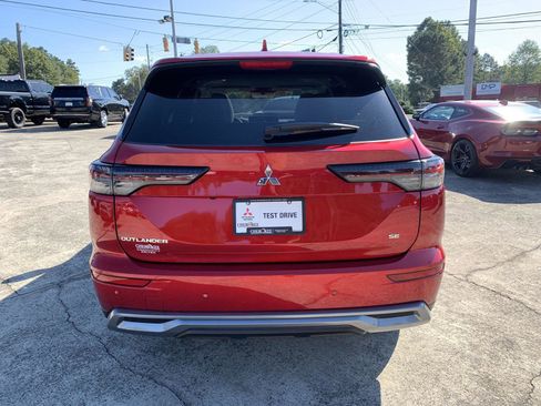 New 2025 Mitsubishi Outlander SE image 5
