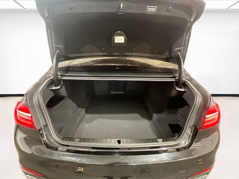 Used 2018 BMW 750i image 21