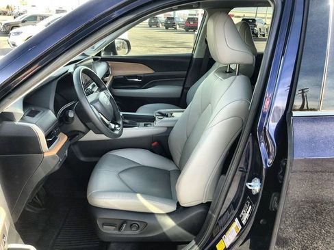 Used 2025 Toyota Grand Highlander Limited image 11