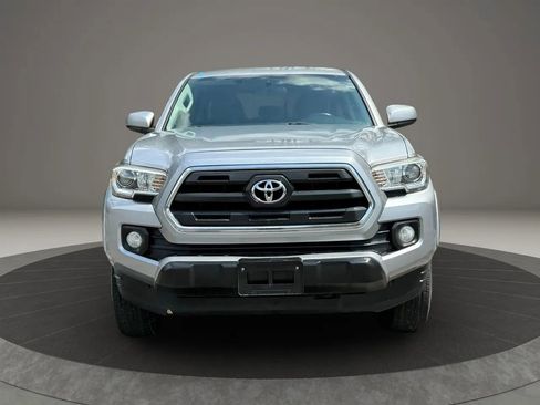 Used 2016 Toyota Tacoma SR5 w/ SR5 Appearance Package (SN) image 2