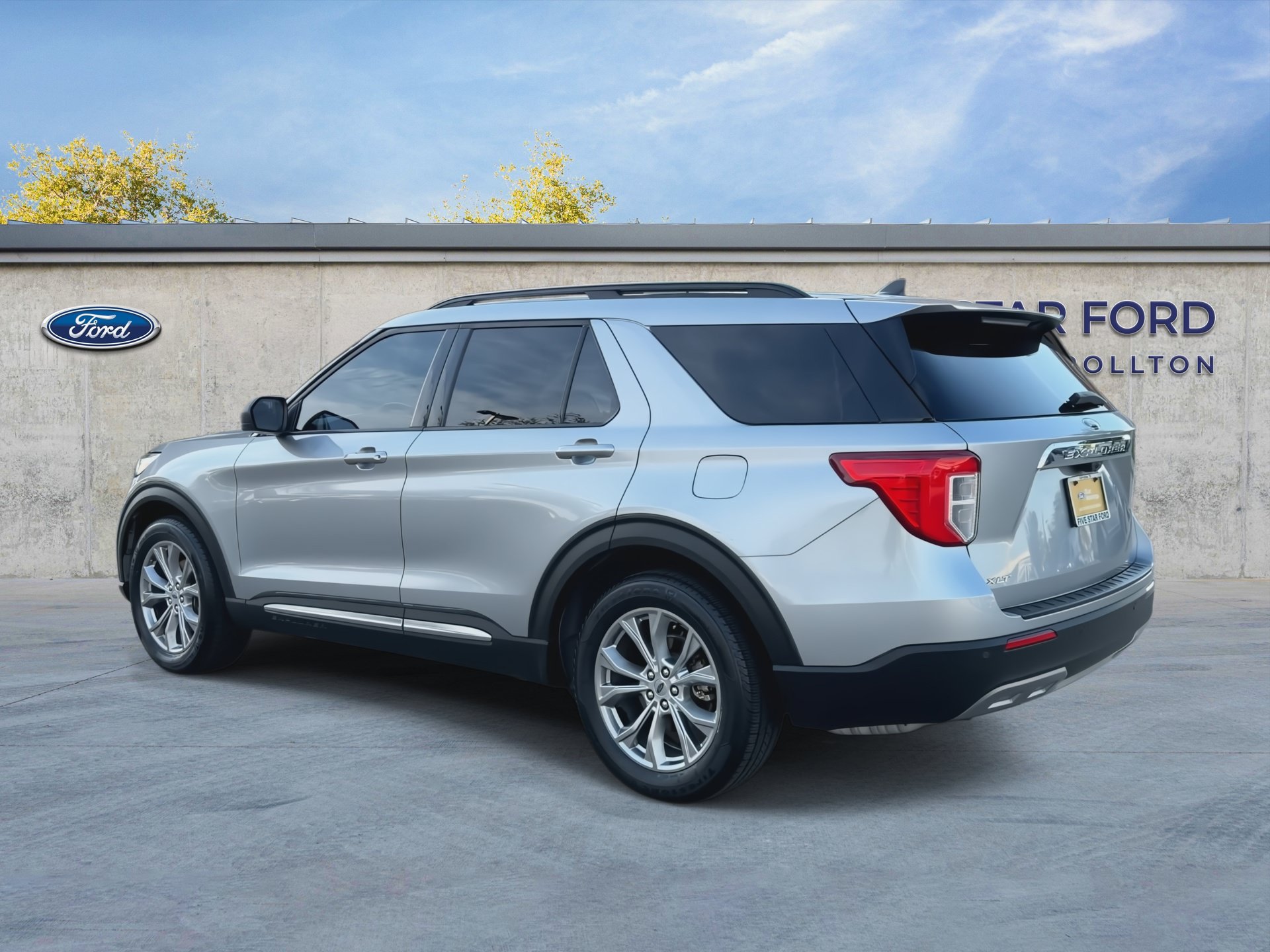 Certified 2021 Ford Explorer XLT w/ Equipment Group 202A RWD image 6
