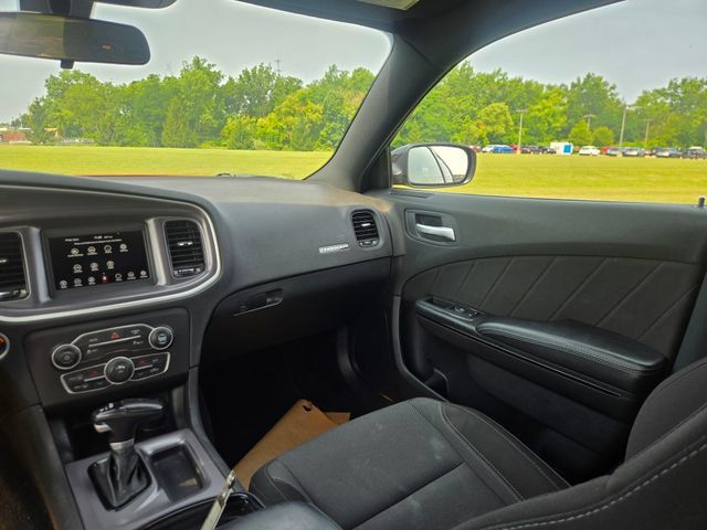 Used 2020 Dodge Charger SXT w/ Blacktop Package RWD image 20