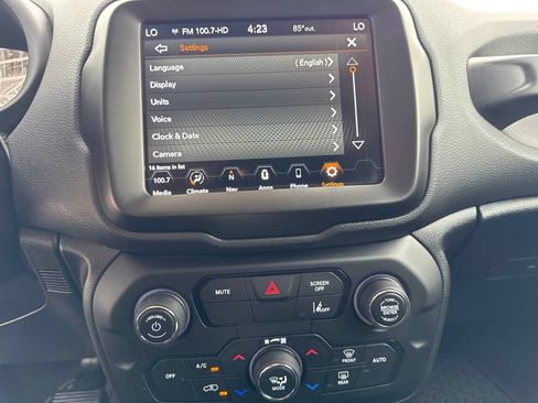 Used 2023 Jeep Renegade Altitude AWD/4WD image 30