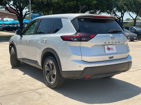 Used 2025 Nissan Rogue SV FWD image 7