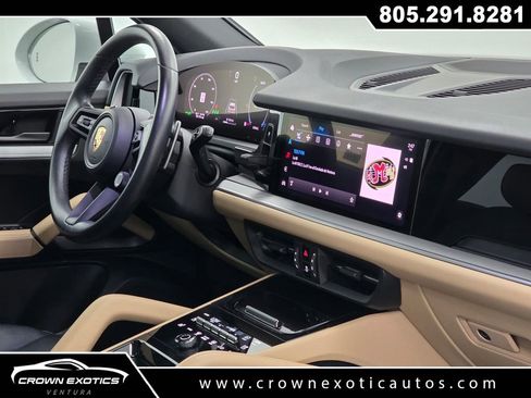 Used 2024 Porsche Cayenne image 13