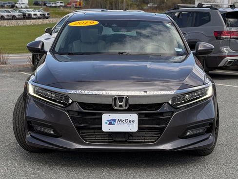 Used 2019 Honda Accord Touring image 2