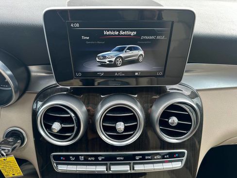 Used 2019 Mercedes-Benz GLC 300 w/ Premium Package image 27