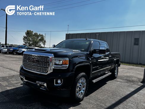 Used 2018 GMC Sierra 2500 Denali w/ Duramax Plus Package AWD/4WD image 1