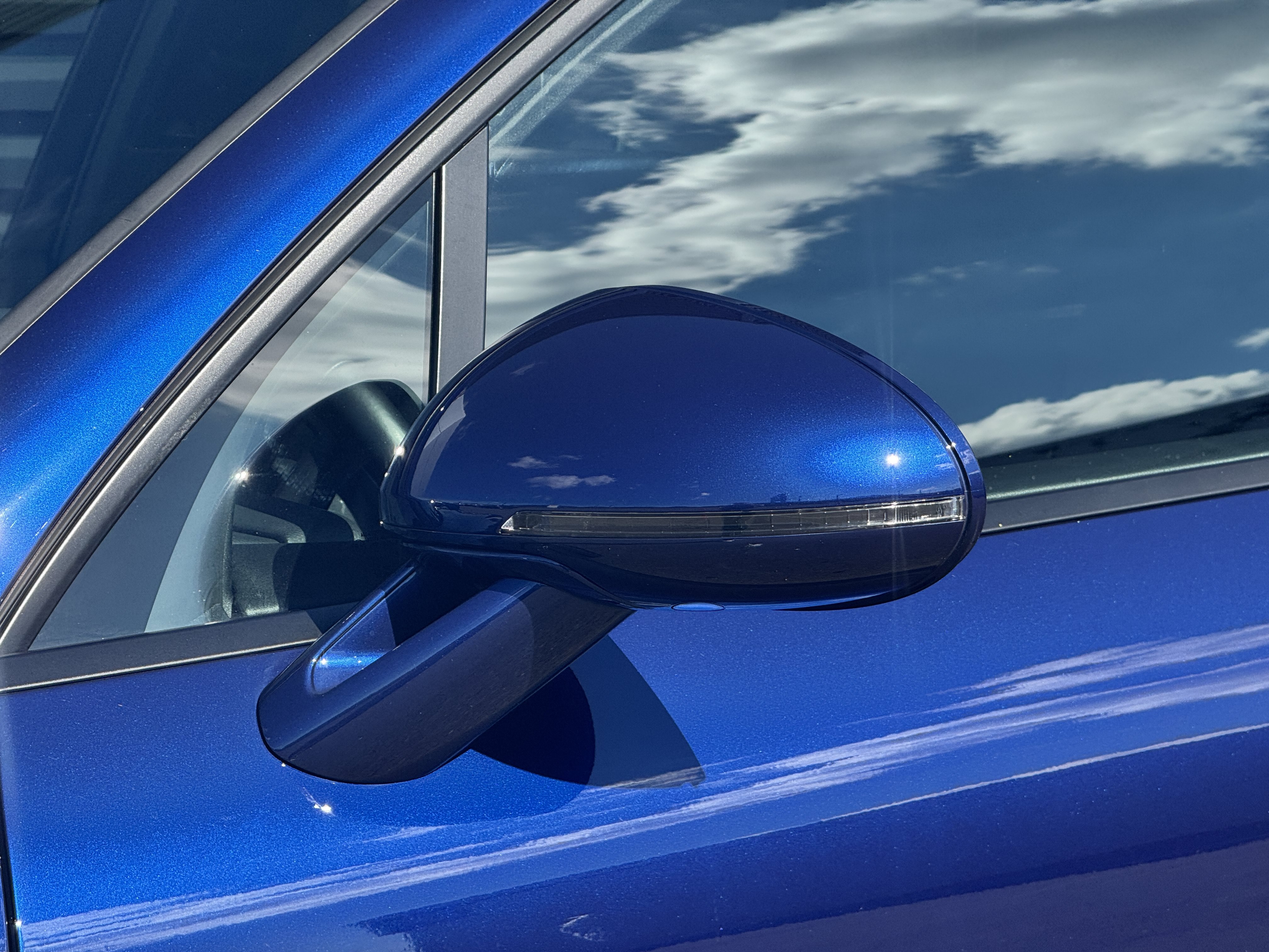 Certified 2023 Porsche Macan AWD/4WD image 16