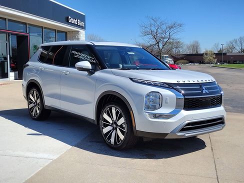 New 2026 Mitsubishi Outlander SE AWD/4WD image 14
