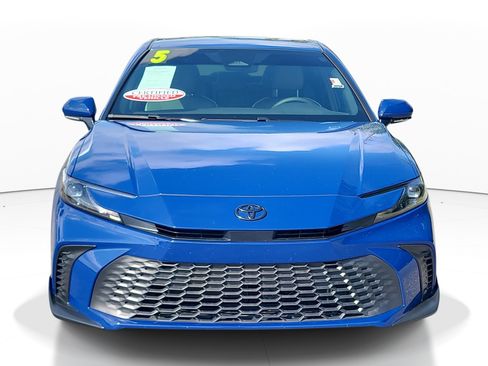 Used 2025 Toyota Camry SE w/ Convenience Package FWD image 2