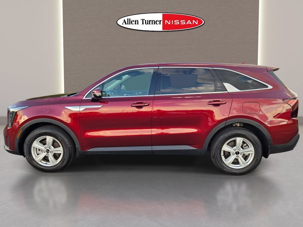 Used 2025 Kia Sorento LX FWD image 12