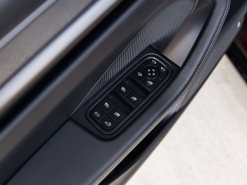 Certified 2024 Porsche Macan Turbo Electric AWD/4WD image 22