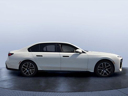 Certified 2023 BMW 760i xDrive AWD/4WD image 7