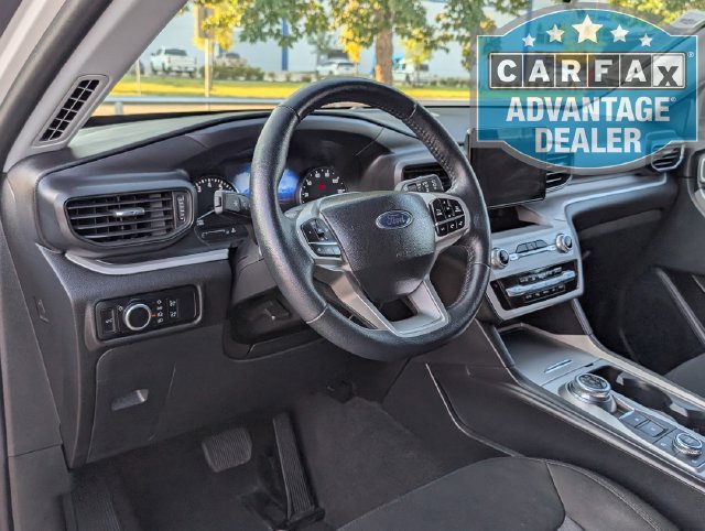 Used 2024 Ford Explorer XLT AWD/4WD image 4