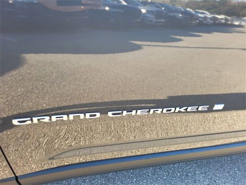 New 2025 Jeep Grand Cherokee Limited image 3