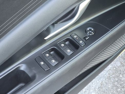 Used 2025 Hyundai Elantra Blue image 28