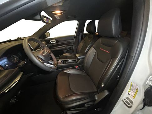 Used 2025 Jeep Compass Trailhawk AWD/4WD image 9