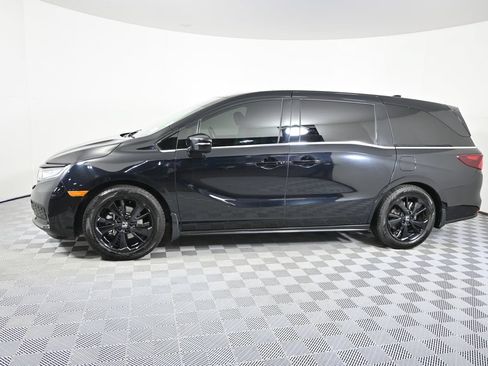 Used 2023 Honda Odyssey Sport image 2