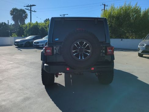 Used 2025 Jeep Wrangler Unlimited Rubicon AWD/4WD image 7