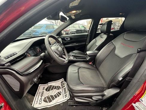 Used 2025 Jeep Compass Trailhawk AWD/4WD image 9