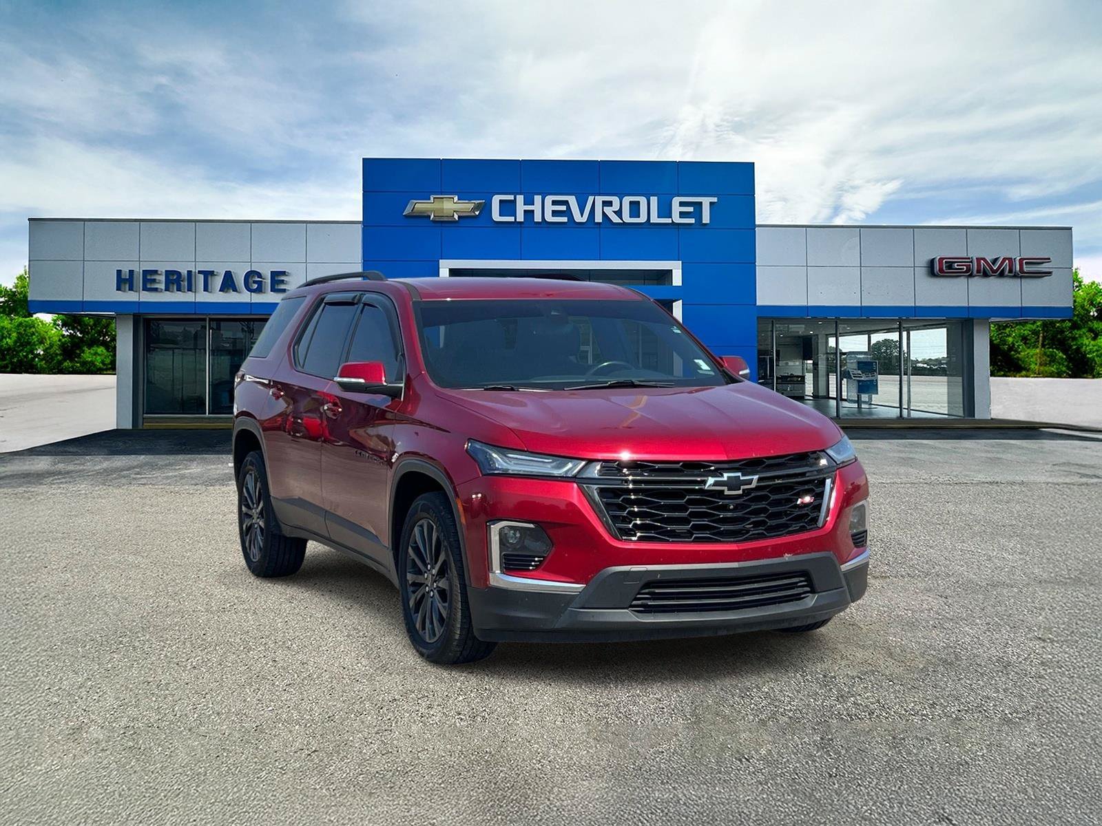 Certified 2022 Chevrolet Traverse RS FWD image 1