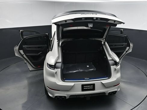 New 2026 Porsche Cayenne GTS AWD/4WD image 32