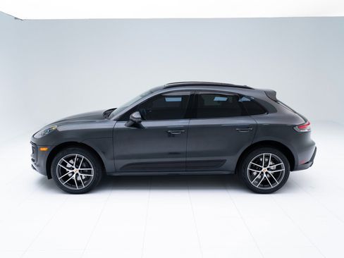 Certified 2026 Porsche Macan AWD/4WD image 2