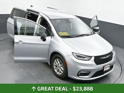 Used 2024 Chrysler Pacifica Touring-L FWD image 68