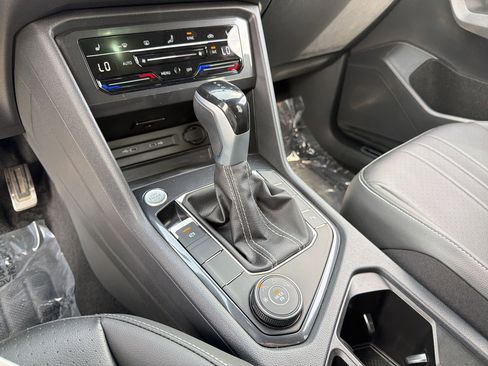 Certified 2024 Volkswagen Tiguan SE R-Line image 18