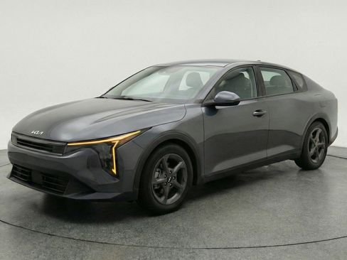 Used 2025 Kia K4 LXS image 3